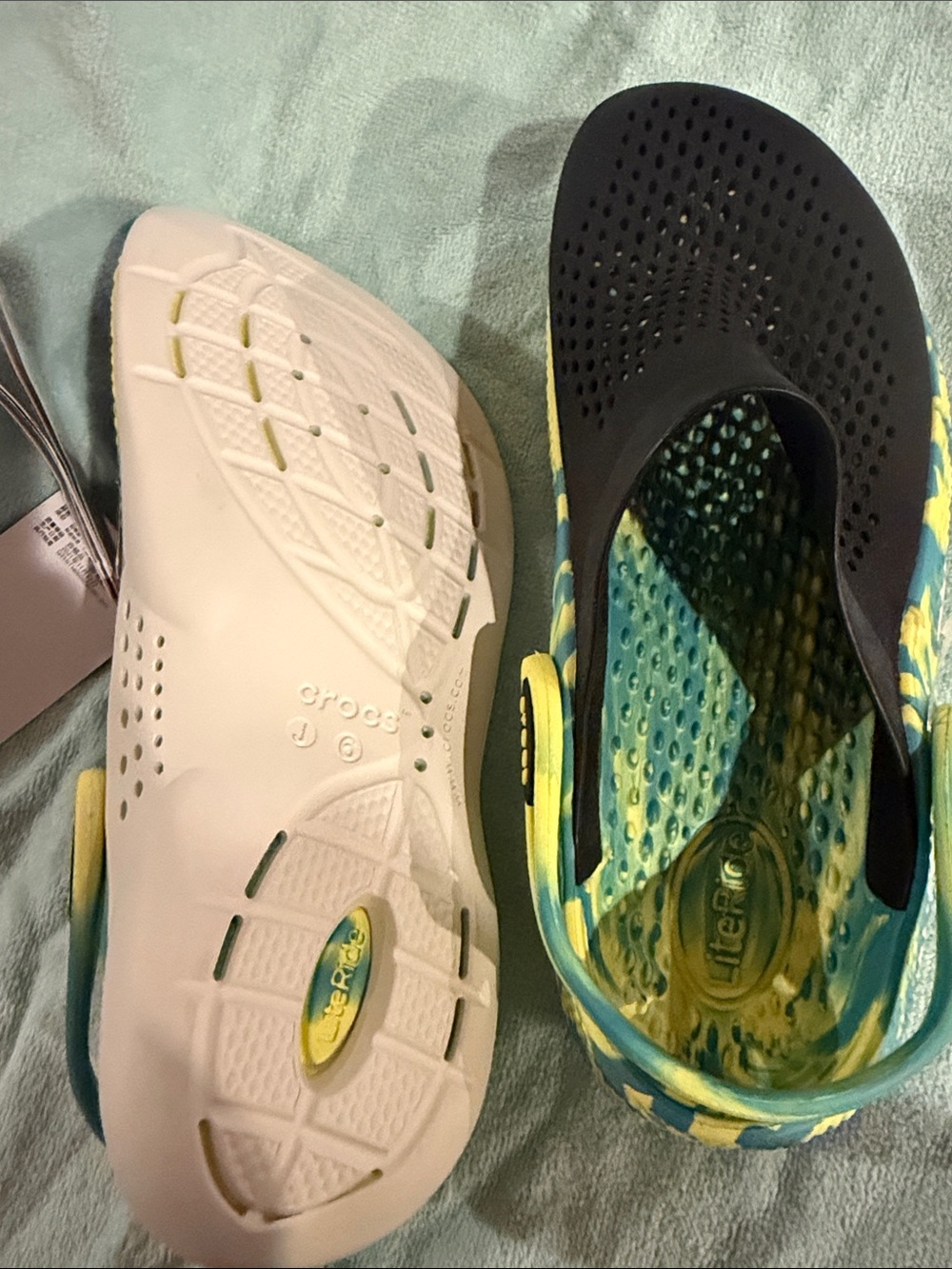 CROCS LiteRide Marbled Yellow & Teal with Black Upper - Picture 2 of 6